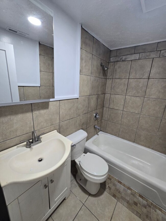 Photo - 2009 Bain Dr
