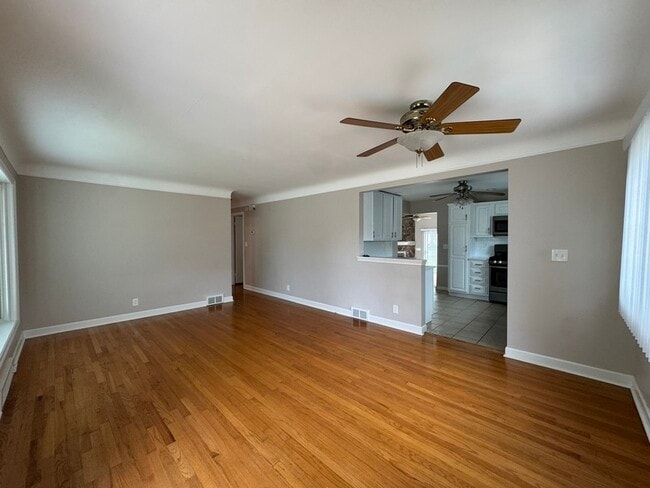 Photo - 1864 Pinetree Dr