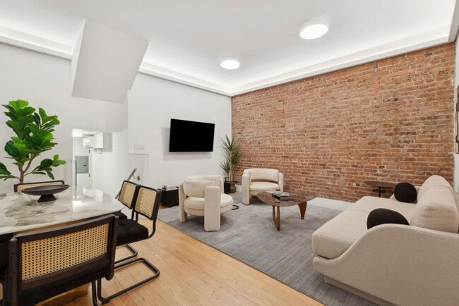 Building Photo - 125 E 83rd St Rental