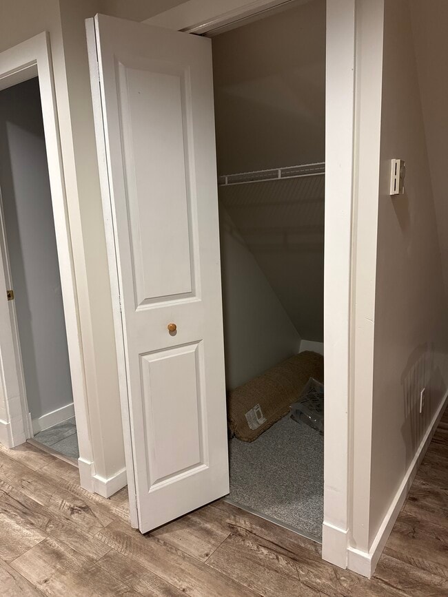 Photo - 210 Sixth Av