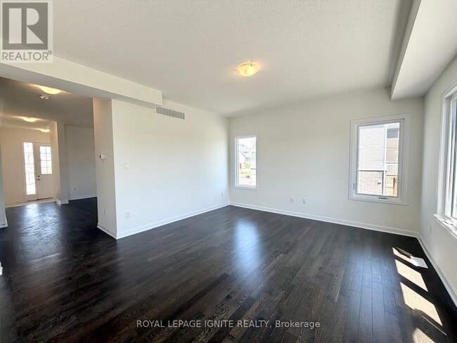 Photo - 20 Royal Oak Cres