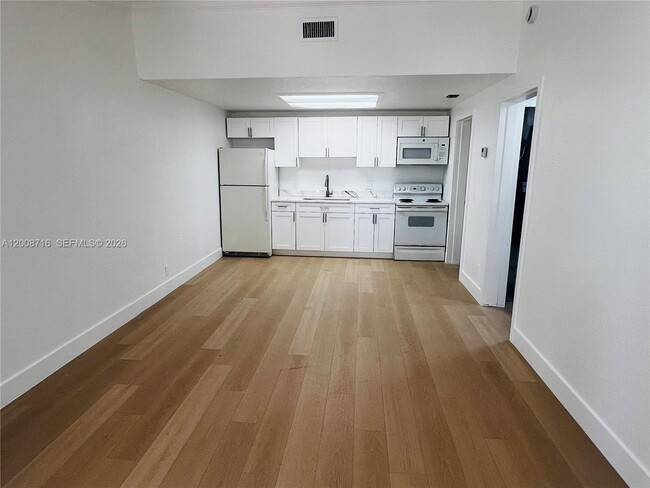 Photo - 7124 Southgate Blvd