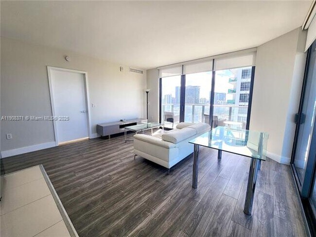 Photo - 121 NE 34th St Unit 121 NE 34th St 2901