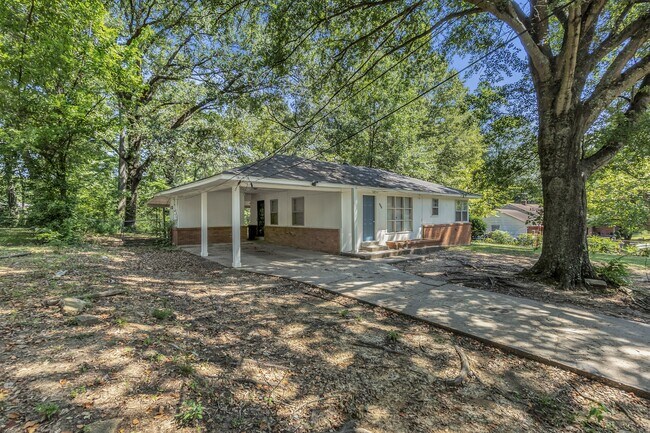 Photo - 800 Lydgate Rd