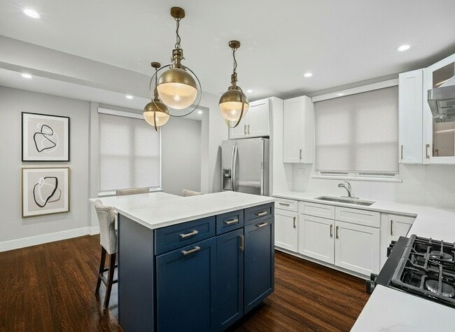 Photo - 2850 W Henderson St
