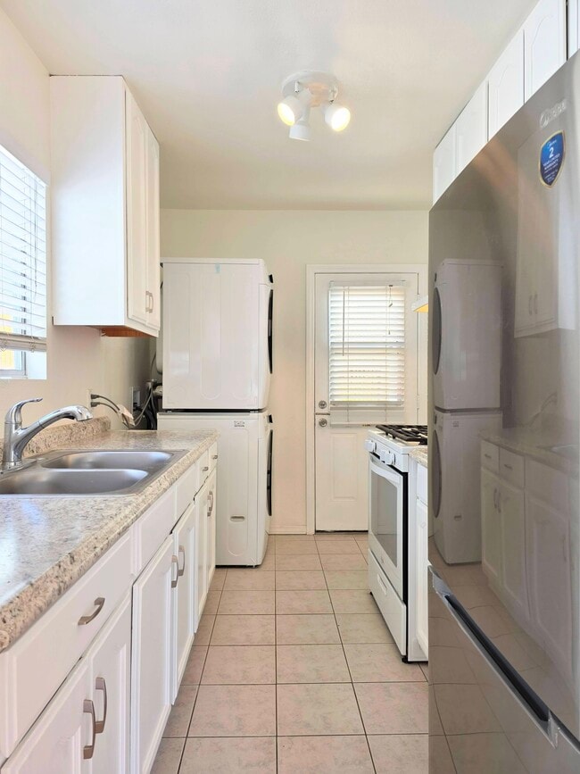 Photo - 2419 Arizona Ave Unit 2419