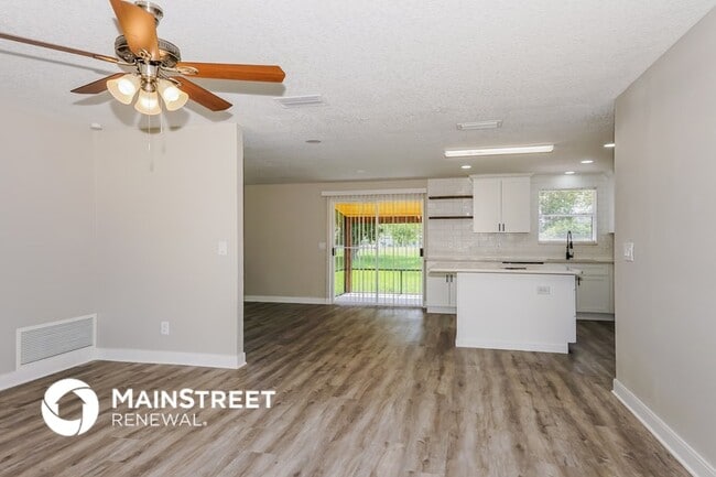 Photo - 925 N Singleton Ave