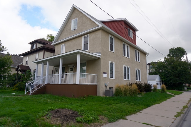 Photo - 1002 13th Ave SE Unit #1