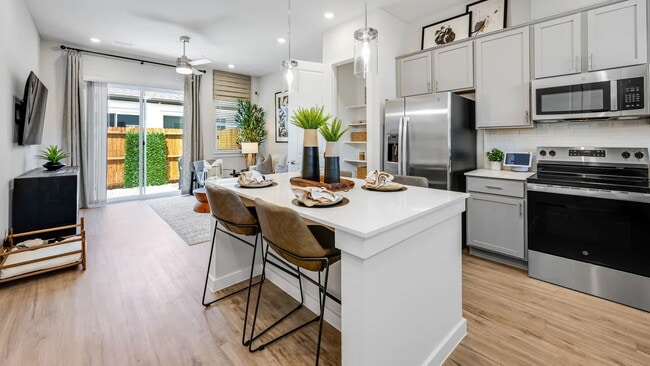 Photo - 220 W Melissa Rd