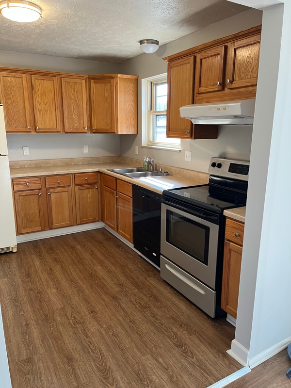 Photo - 1267 Rosewood Dr NE