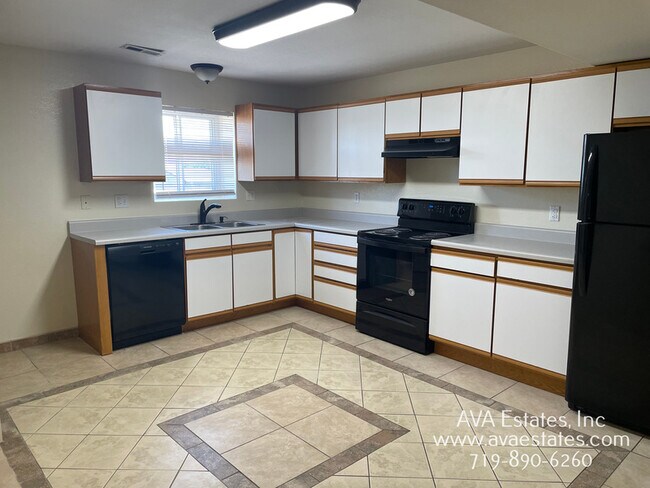 Photo - 689 E Laporte Dr
