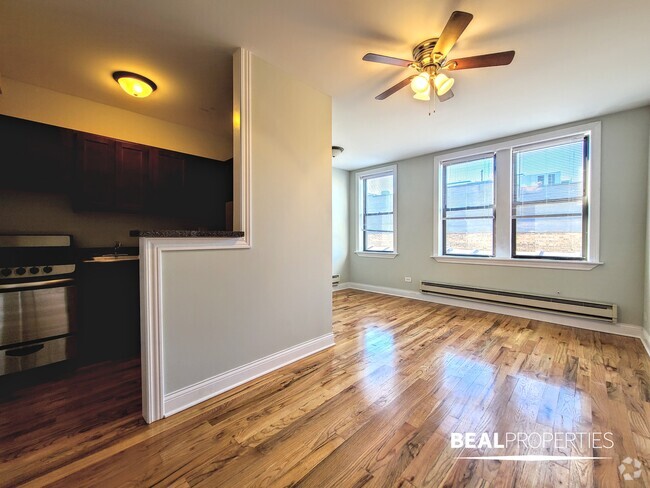 Building Photo - 818 W Diversey Pkwy Unit Studio Rental