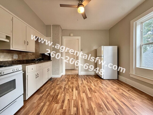 310 W Dewald St
