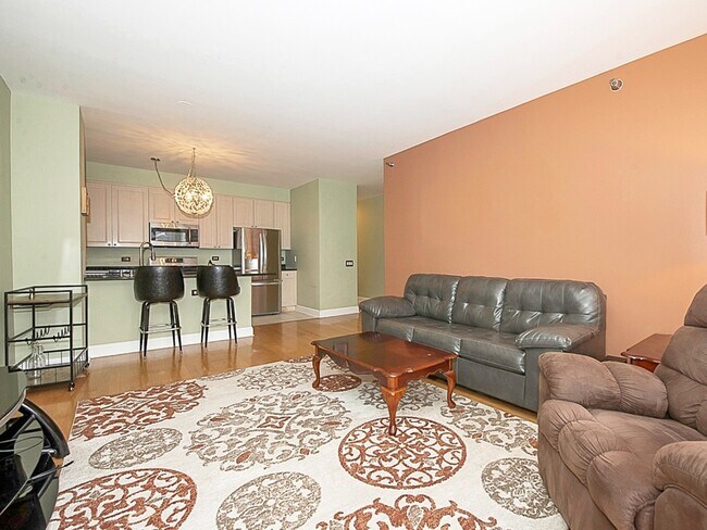 Photo - 330 N Jefferson St Unidad 1306