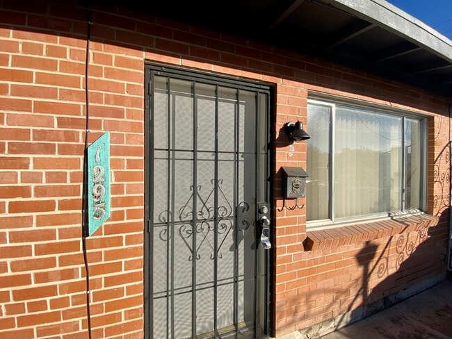 Photo - Corner Single Level 2 Bedroom Newly Renova...