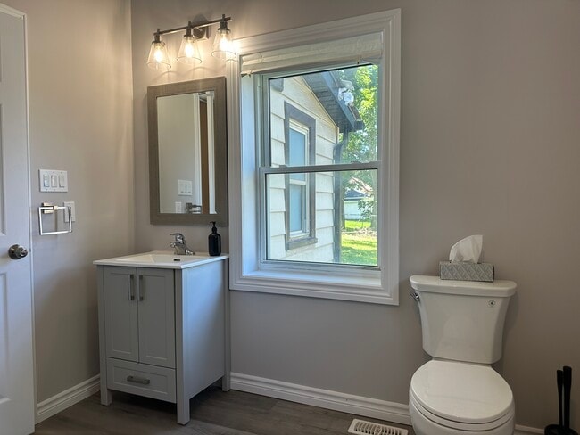 Photo - 263 Bethune St