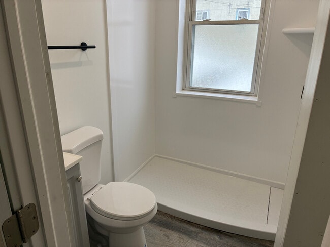 Photo - 110 E Madison Ave Unidad B