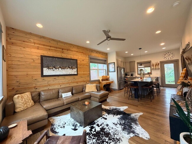 Photo - Gorgeous and Quiet 3 Bed 2.5 Bath Home in ...