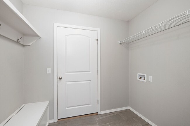 Photo - 4 Bedroom Home with 3 car garage for rent!