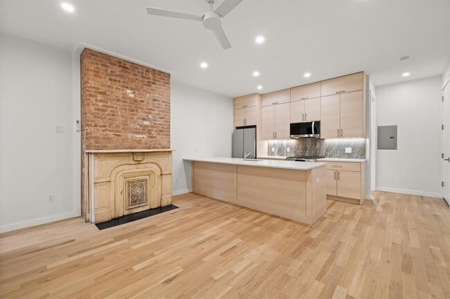 Building Photo - 119 Storms Ave Unit 1