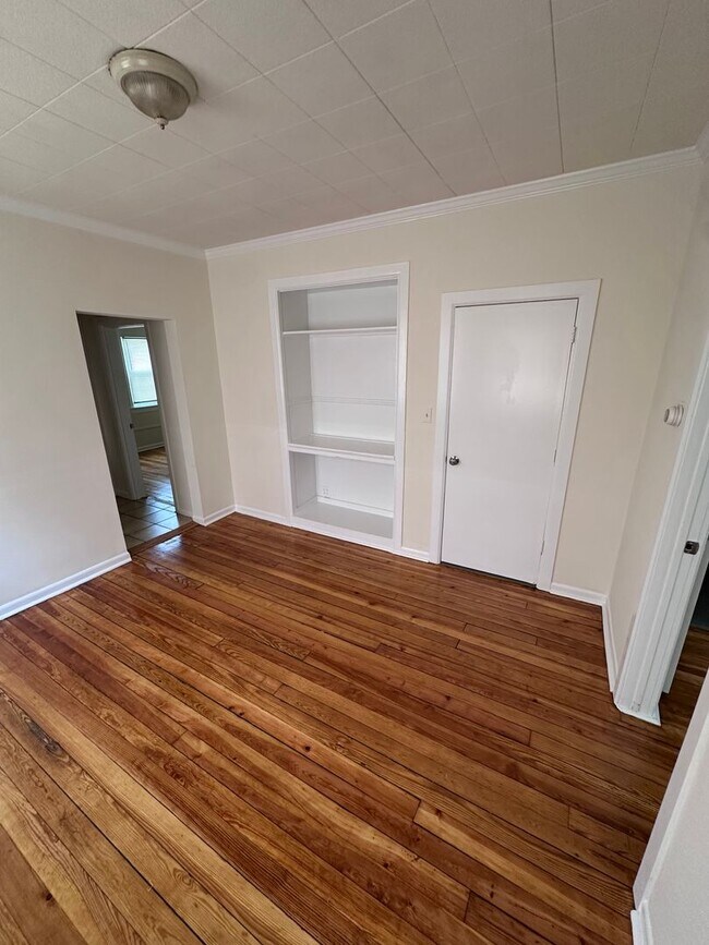 Photo - Bond St. 332-334 Unit 334 2nd fl left