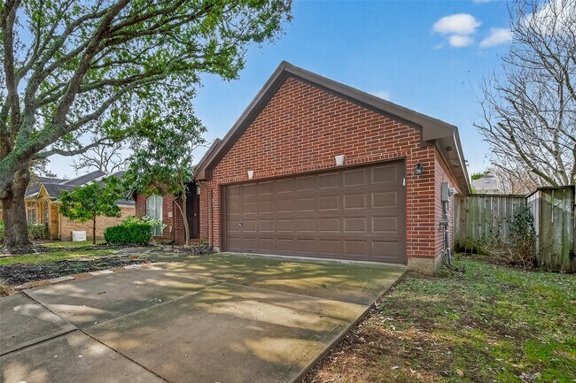 Photo - 1111 Summer Brook Ct