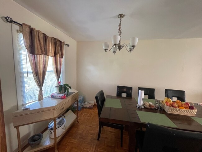 Dining room off of kitchen - 7040 Meadowbrook Ln