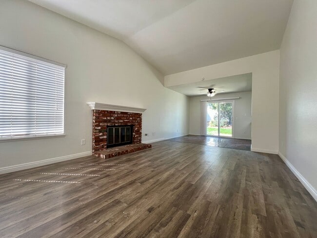 7284 Parkside Pl