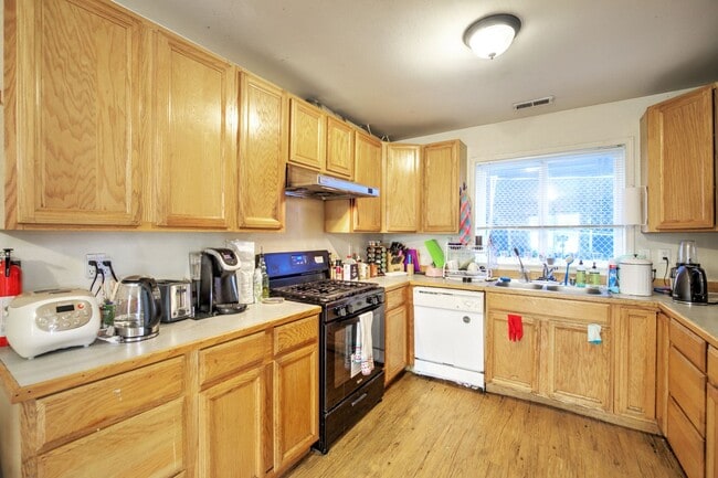 Photo - 8 Bedroom home in the Heart of the U-district