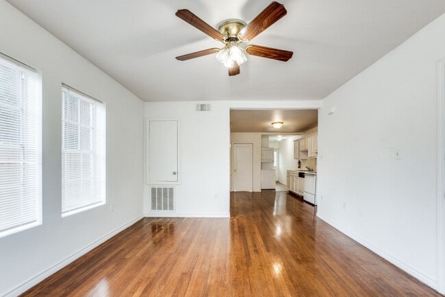 Photo - Discover Your Oasis in the Heart of Montrose! Unidad 3