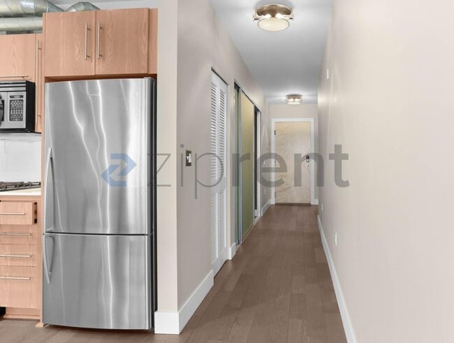 Photo - 530 Broadway E