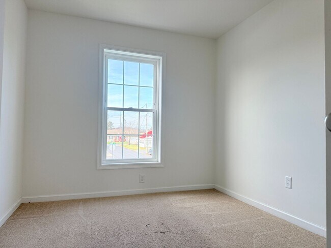 Photo - Spacious 3-Bedroom Townhome with Prime Route 13 Access