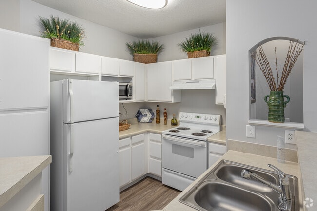 2HAB, 2BA - 1.256 ft² - Colonnade at Regency