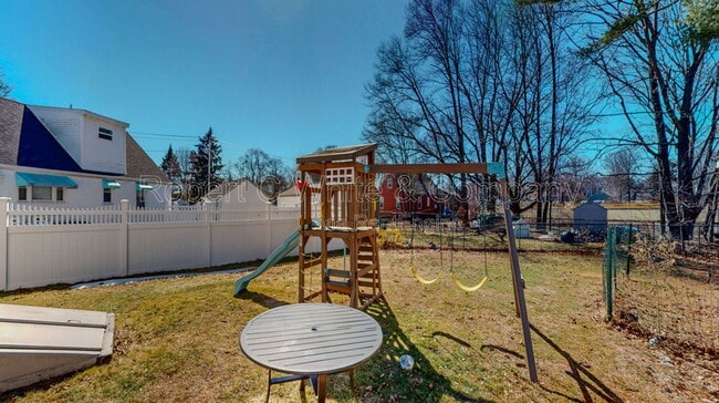 Photo - 10 Harkness Dr