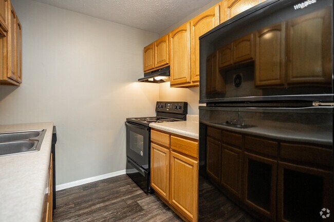 2BR, 1BA - 950SF - Kitchen