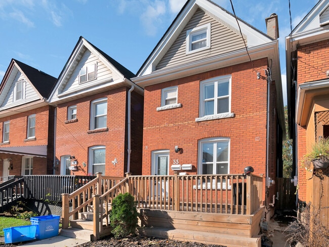 Building Photo - 33 Fairleigh Ave N Unit 1