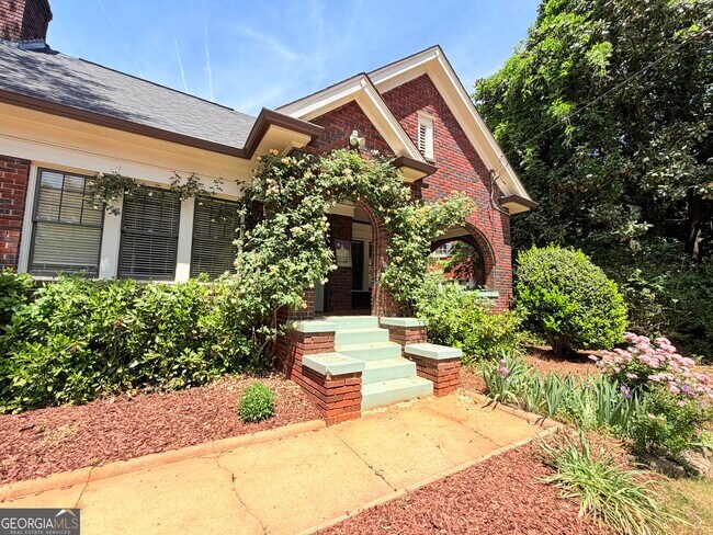 Photo - 557 Manford Rd SW