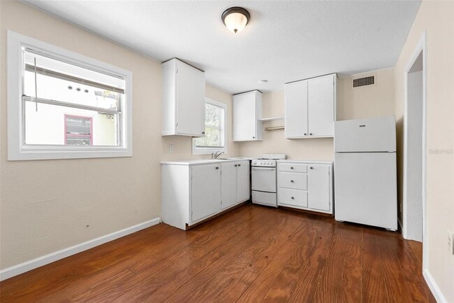 Photo - 321 Ohio Pl Unit C