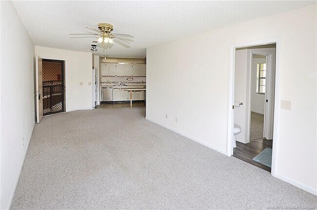 Photo - 1999 NE Collins Cir Unit 3-80