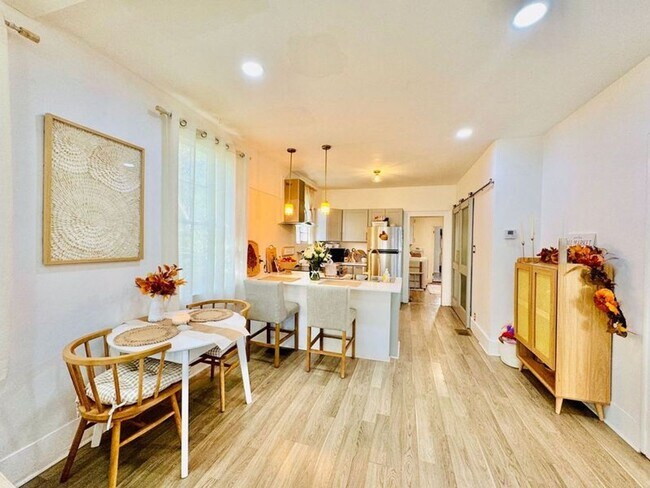 Photo - 4 Bedroom 2 Bath Bungalow, in Forsyth Park- Available Jan 3rd!!!