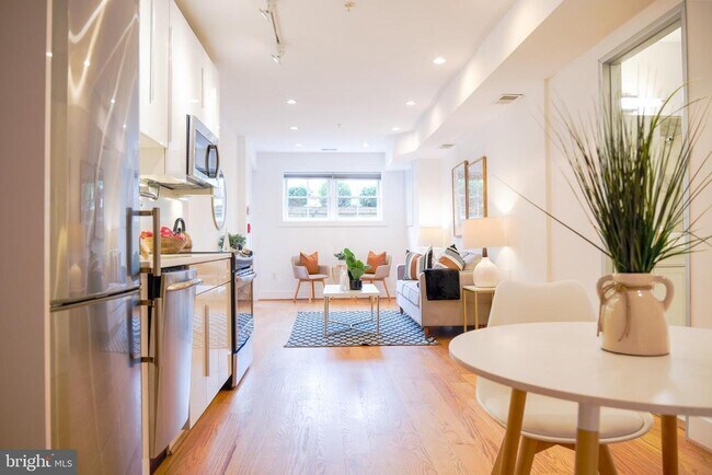 Photo - 1209 G St SE Unit 1