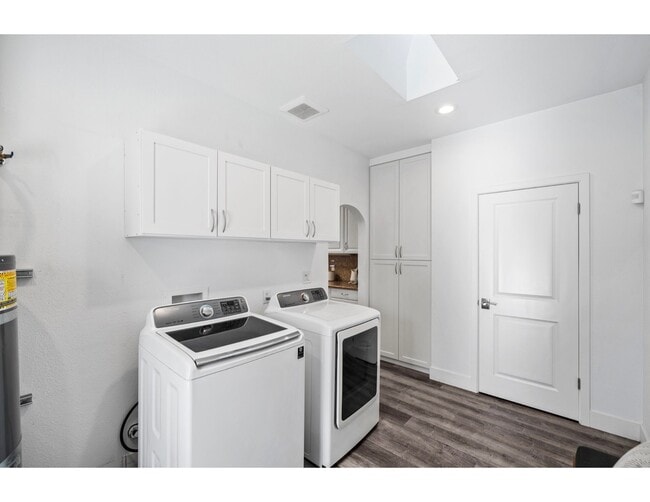 Photo - 674 E Julian St