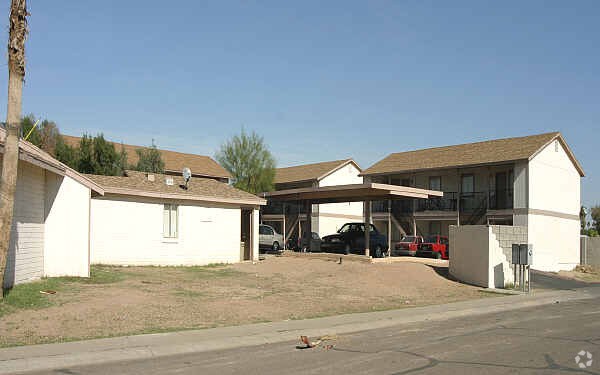 Photo - 1032 E Trails End Pl