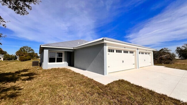 Building Photo - 3 Bed/2 Bath Duplex Gem in Sebring's Tranq... Rental