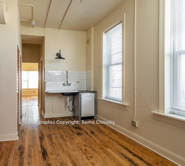 Photo - 934 W 19th St Unit 2