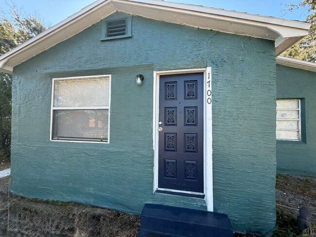 Photo - 2/1 St Pete Move In Ready | Apply for FREE This Holiday Season!