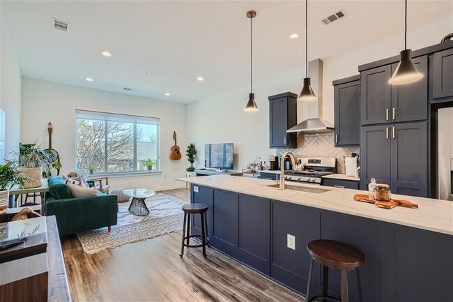Building Photo - 2804 S 1st St Unit 1106 Rental