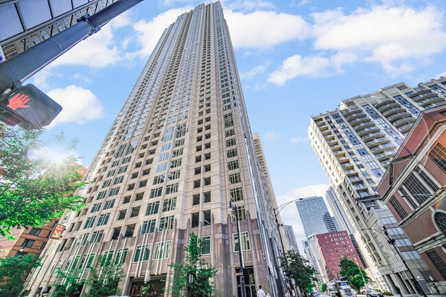 Building Photo - 33 W Ontario St Unit 53AB