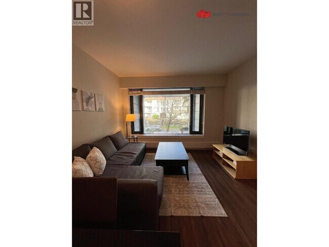 215 W 1st Ave Unit 211