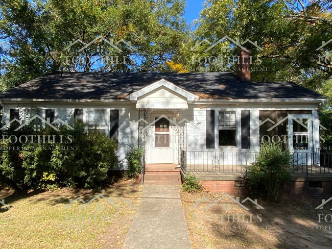 2-Bedroom Home with Screened Porch and Fen... - 2-Bedroom Home with Screened Porch and Fen...